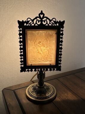 Victorian Style Porcelain Lithophane Accent Lamp David Delamare, Couple On Swing